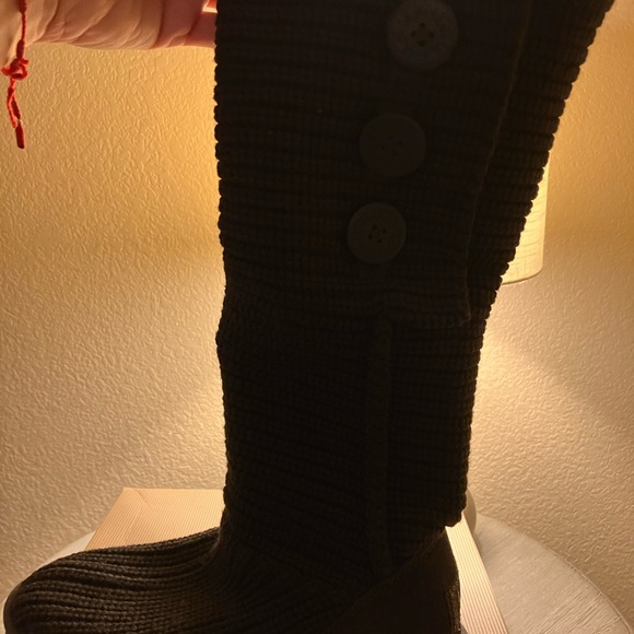 Uggs- Classic Cardy Boots - Picture 4 of 9